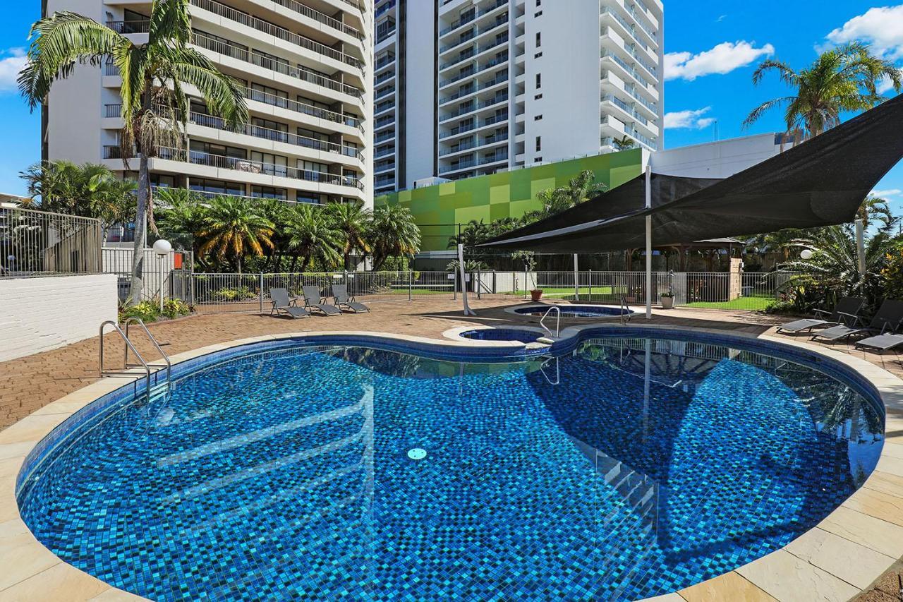 Palmerston Tower On Southport Broadwater Guldkusten Exteriör bild